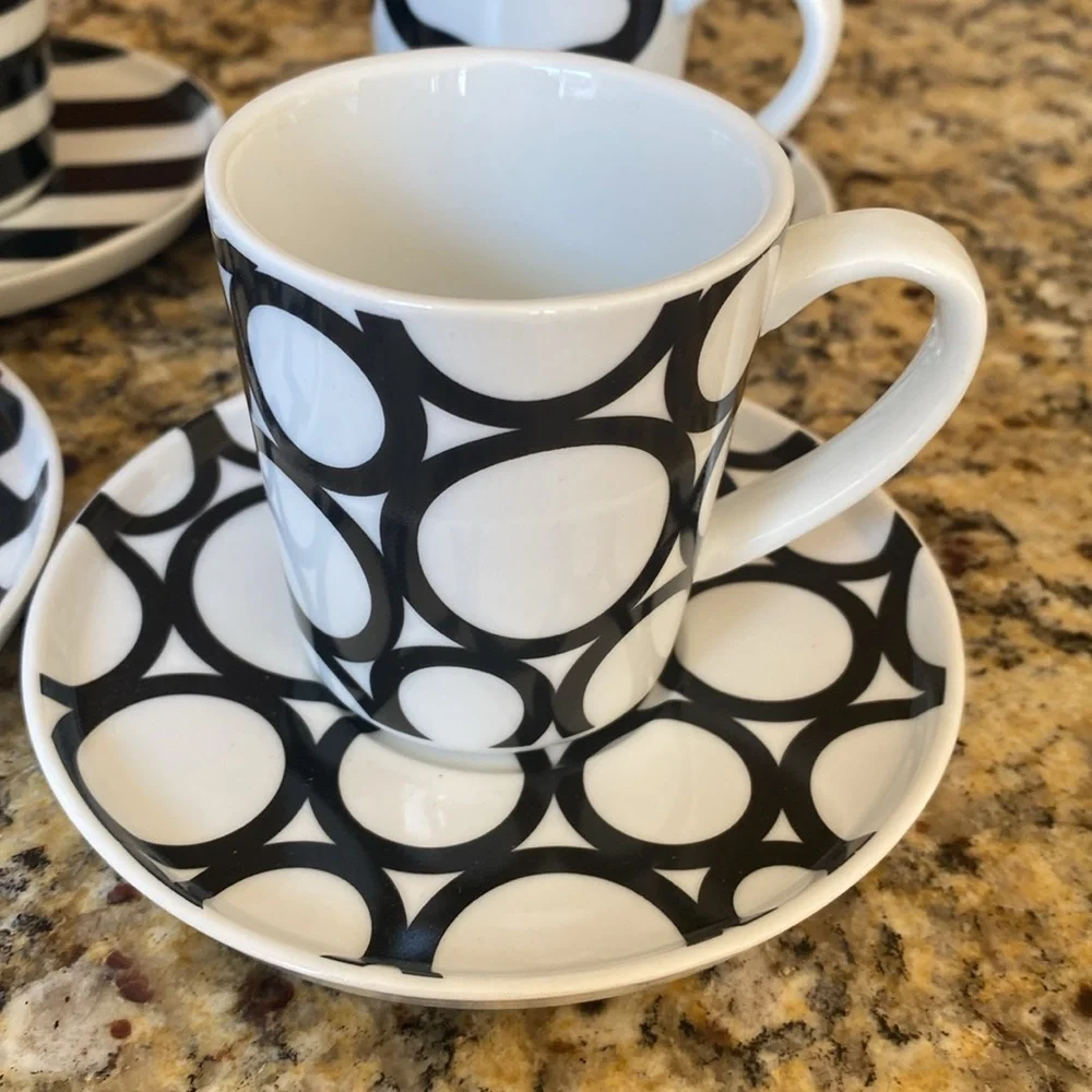 Crate & Barrel Black and White Demitasse Espresso Cup Set. 4 cups/4 saucers.
